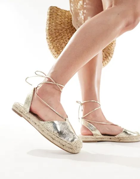 Stradivarius – Золотые эспадрильи из рафии