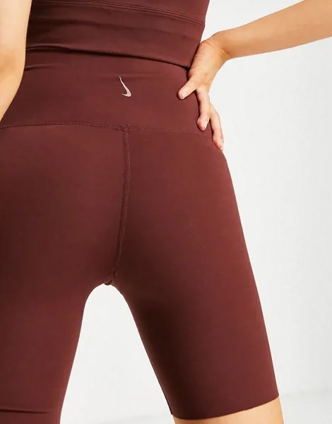 Бронзовые шорты Nike Yoga Luxe-Коричневый цвет