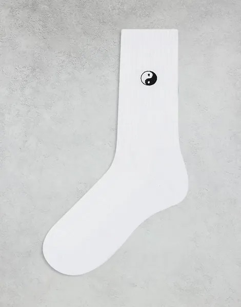 Белые носки с вышивкой Инь Ян ASOS DESIGN