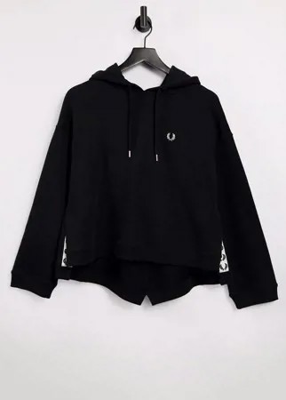 Черный свитшот с отделкой лентой и капюшоном Fred Perry-Черный цвет