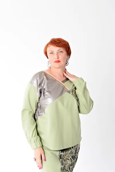 Свитшот женский Миллена Шарм OverSize 46578 зеленый 50-56 RU