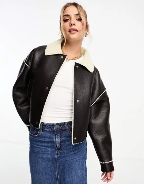 Темно-коричневая куртка из искусственной кожи с отделкой борг Pull&Bear
