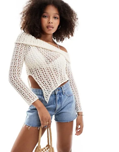 Текстурный вязаный топ цвета экрю Pull&Bear с вырезом бардо и асимметричным краем