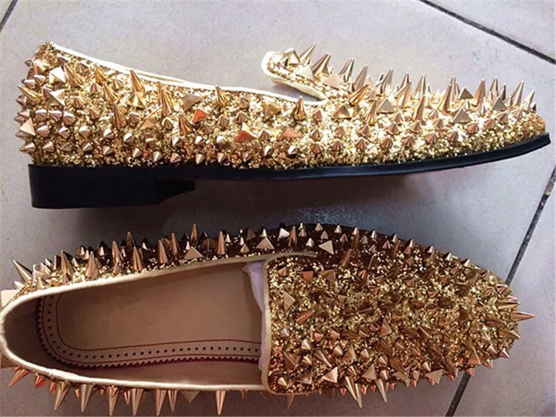 SHOOEGLE новые заводские индивидуальные мужские Роскошные блестящие золотые и серебряные шипы обувь слипоны Лоферы заклепки Мужская обувь для вечеринки