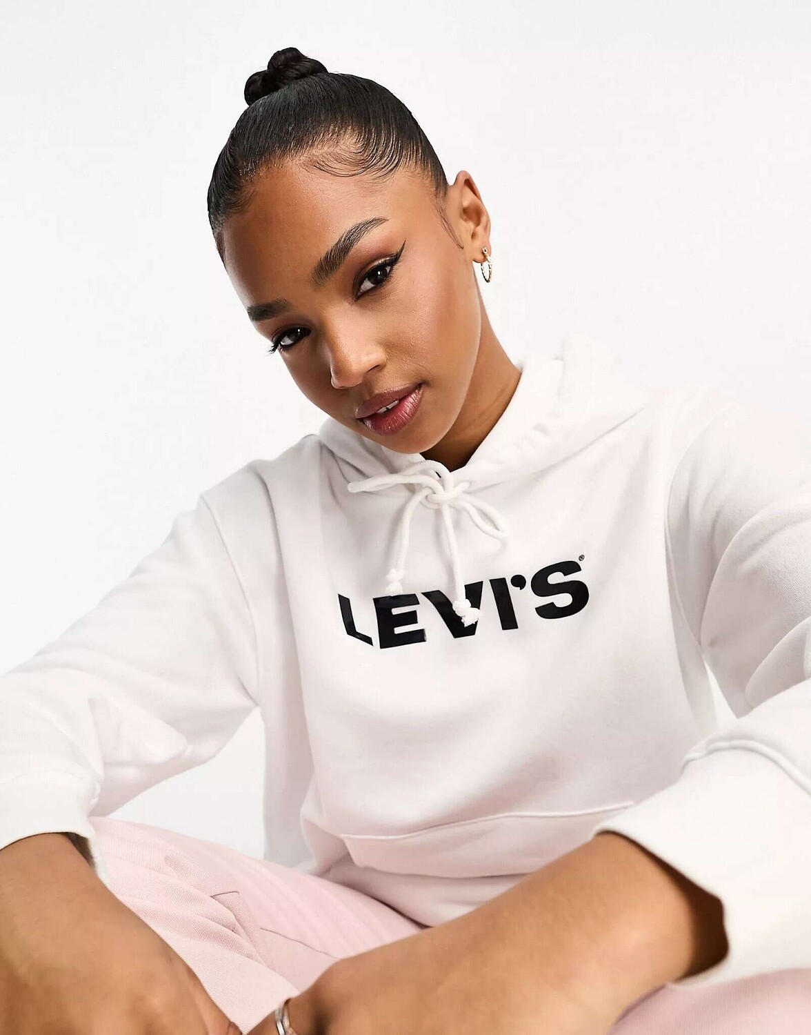 Белая худи Levi's Ash с логотипом на груди