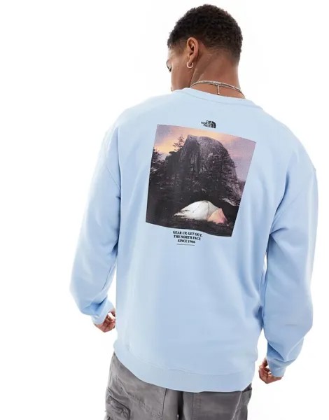 Голубой свитшот The North Face с кемпинговой графикой в ​​стиле ретро на спине — эксклюзивно для ASOS