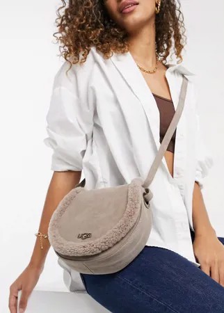 Серо-коричневая сумка через плечо с отделкой из овечьей шкуры UGG-Коричневый цвет