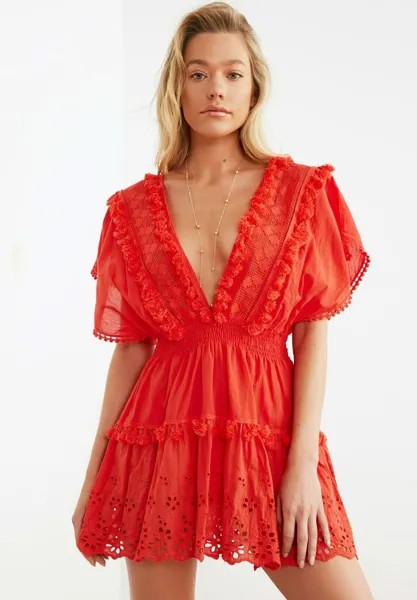 Коктейльное платье Trendyol, красный
