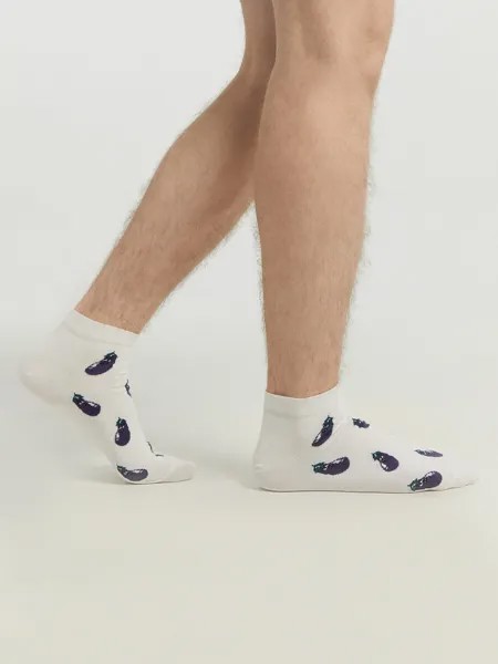 Носки мужские белые с рисунком в виде баклажанов