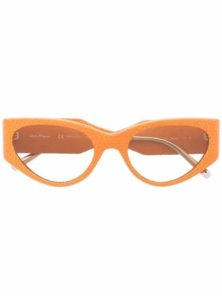 Salvatore Ferragamo Eyewear солнцезащитные очки в оправе 'кошачий глаз'