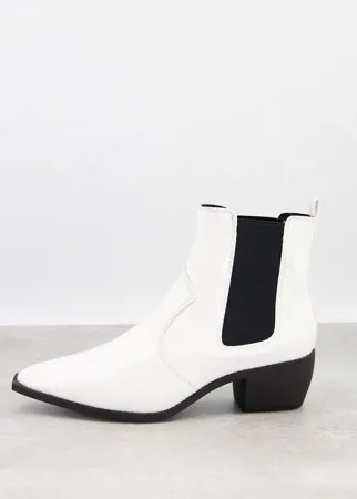 Белые остроносые ботинки челси на кубинском каблуке из искусственной кожи со змеиным узором в стиле вестерн ASOS DESIGN-Белый