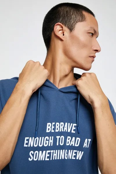 Базовая спортивная футболка оверсайз с капюшоном и надписью, без рукавов Koton, темно-синий