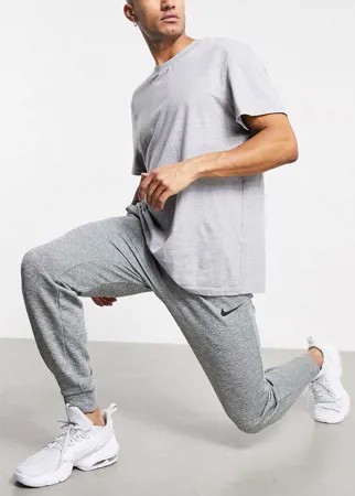 Серые суженные книзу джоггеры Nike Training therma-Серый