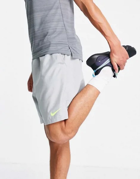 Серые тканые шорты Nike Training Flex-Серый