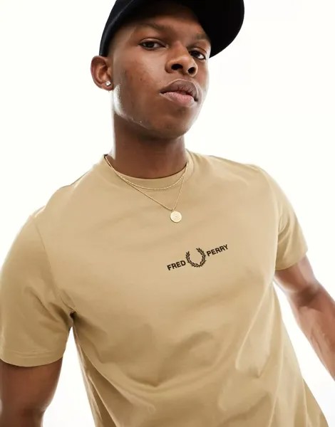Бежевая футболка с вышивкой Fred Perry