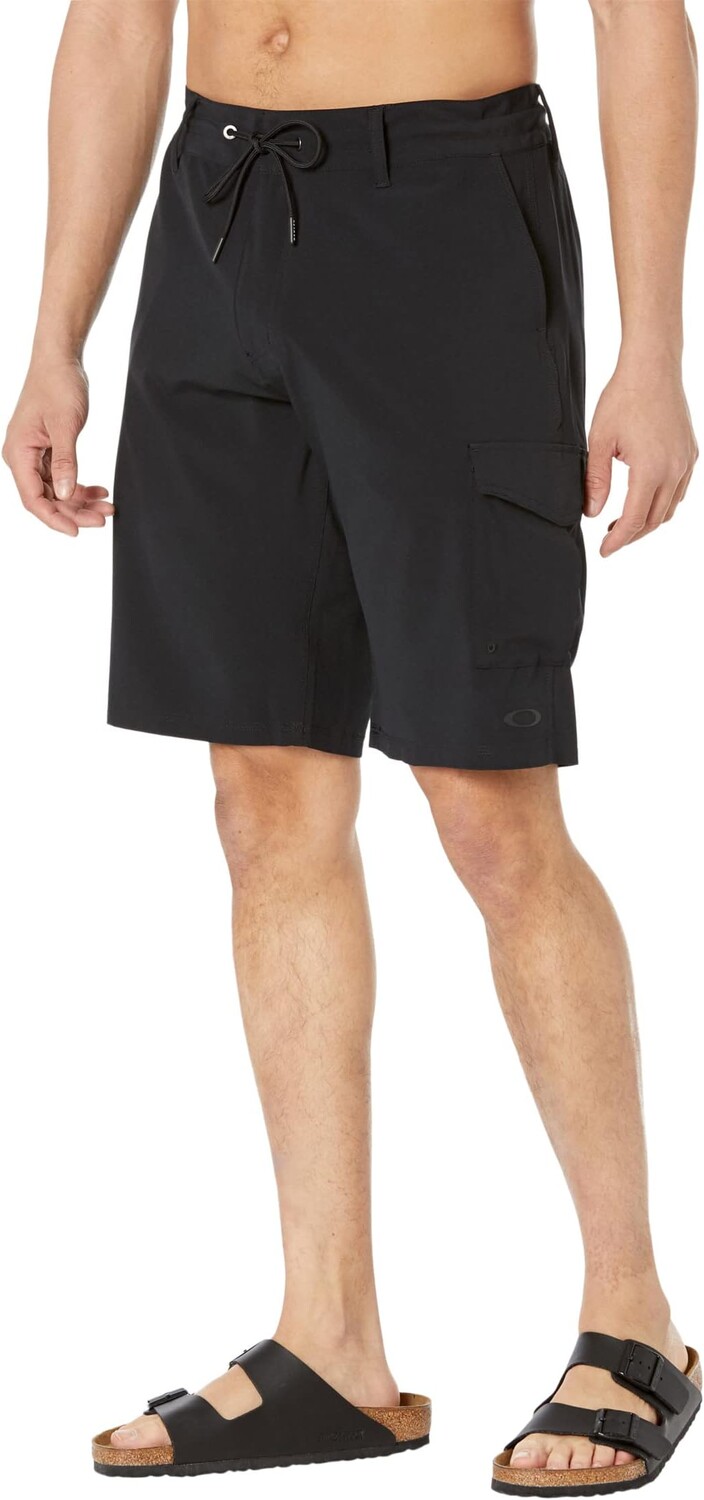 Гибридные шорты Cruiser Cargo 21 дюйм из переработанного материала Oakley, цвет Blackout