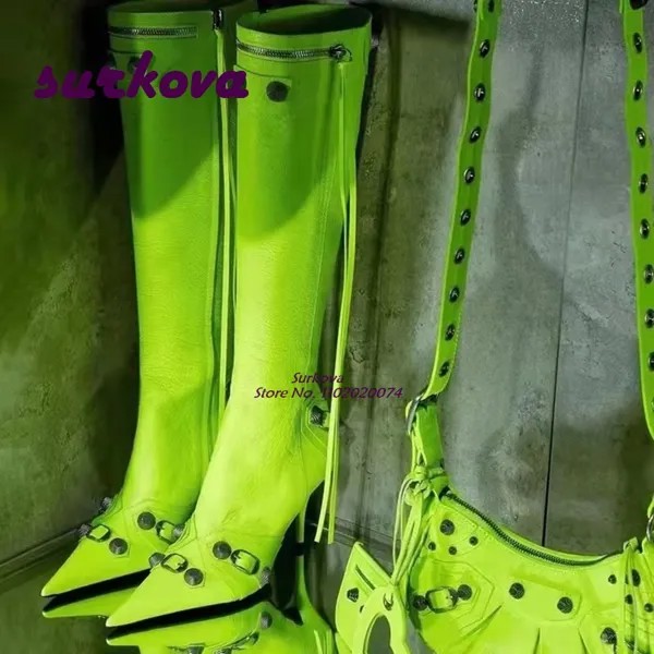 Флуоресцентные зеленые сапоги до колена с заклепками и кисточками женские сапоги с острым носком на шпильке зимние плиссированные модельные Сапоги на молнии