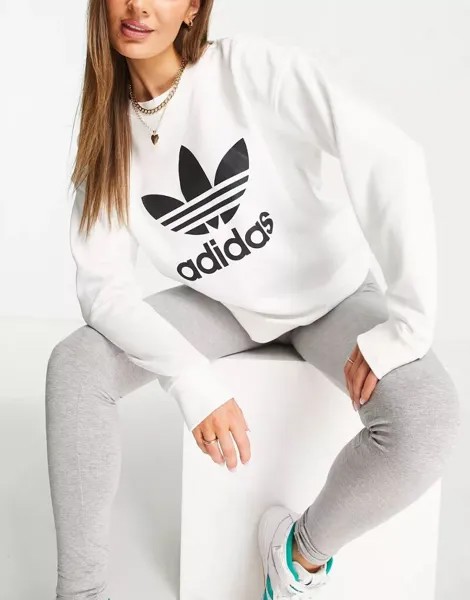 Белый свитшот adidas Originals с большим логотипом в виде трилистника