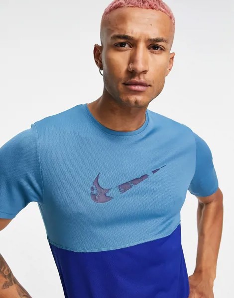 Синяя футболка с логотипом-галочкой Nike Running Wild Run Swoosh-Голубой