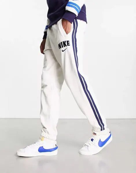 Белоснежные флисовые джоггеры Nike Retro