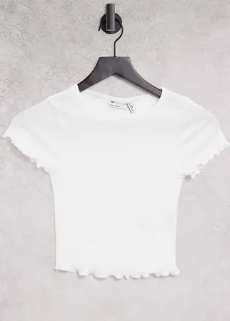 Укороченная облегающая футболка белого цвета с волнистым краем ASOS DESIGN Petite-Белый