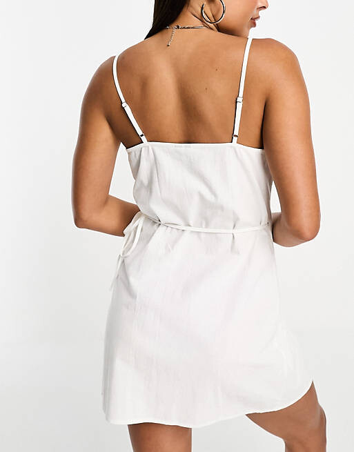Белое пляжное платье мини из хлопка с запахом спереди Vero Moda