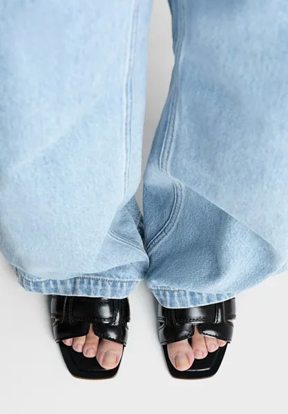 Тапочки Flat Strappy Stradivarius, черные