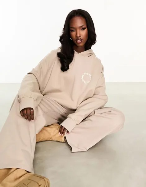 Объемное худи светло-коричневого цвета с логотипом на спине ASOS Weekend Collective