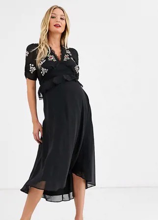 Черное платье миди с цветочной вышивкой и ярусной юбкой Hope & Ivy Maternity-Черный