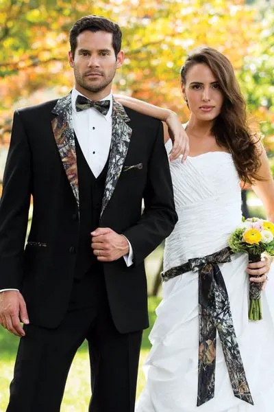 Новое поступление камуфляжные смокинги для жениха шаль с вырезом отворот мужские костюмы Свадебный блейзер (пиджак + брюки + жилет + галстук-бабочка) C314