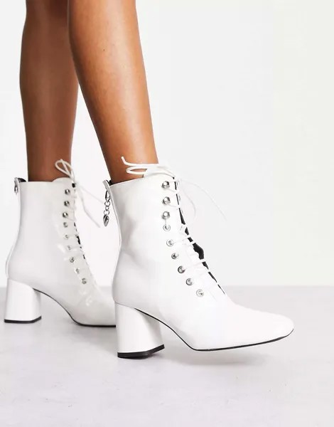 Белые ботинки со шнуровкой и молнией сзади Love Moschino