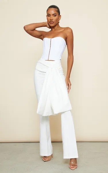 PrettyLittleThing Белые брюки-клеш большого размера из плотной ткани с завязками на талии PLT Label