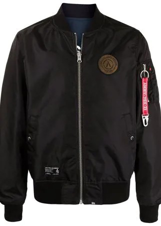 Izzue бомбер из коллаборации с Alpha Industries