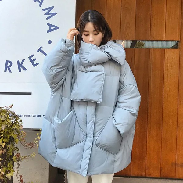 Женская куртка-оверсайз, толстая зимняя куртка средней длины, корейская мода свободного кроя, Паркер, пальто, сочетающийся с шарфом, пушистый теплый белый утиный пух