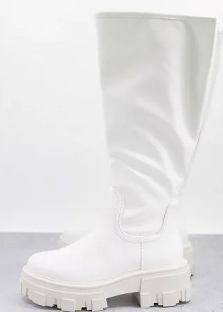 Белые массивные ботинки на плоской подошве ASOS DESIGN Wide Fit Carla-Белый
