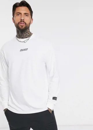 Белый лонгслив с принтом на груди Bershka