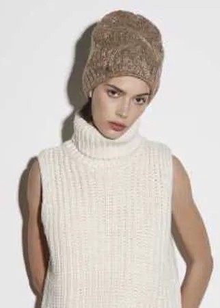 Теплая шапка из натуральной шерсти объемной вязки. Модель с комбинированной подкладкой из шерсти и текстиля.