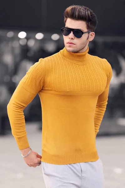 Горчичный свитер с высоким воротником 4677 MADMEXT