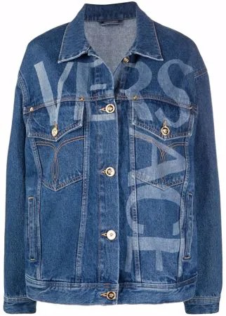Versace джинсовая куртка с логотипом и узором Greca