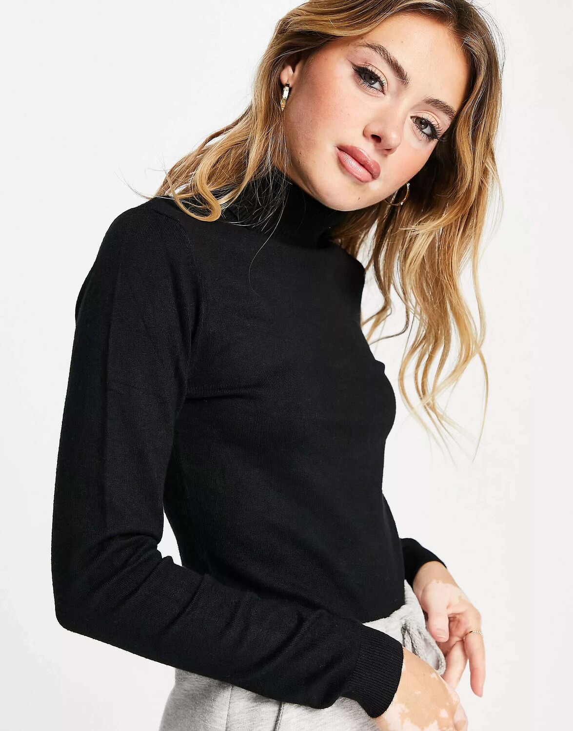 Черный вязаный джемпер с высоким воротником Vero Moda
