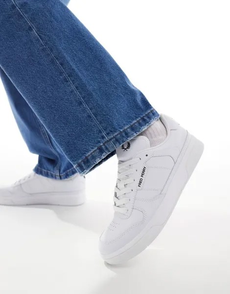 Fred Perry - B300 - Кроссовки из текстурированной кожи белого цвета