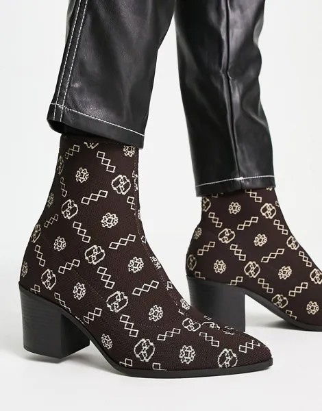 Ботинки челси на каблуке коричневого цвета с монограммой и черной подошвой ASOS DESIGN