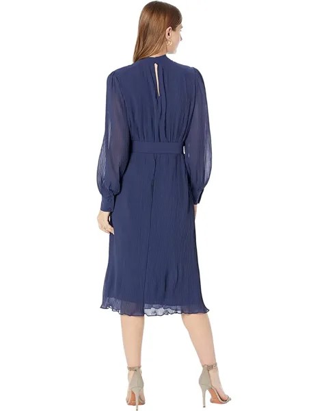 Платье Maggy London Pleated Midi Dress with Belt and Buckle, темно-синий