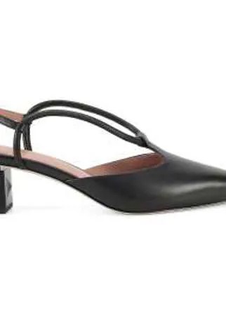 Открытые туфли с Y-образной перемычкой - изящная новинка премиальной линии ALLA PUGACHOVA. Для создания пары использовалась натуральная кожа универсального черного цвета. Каблук с множеством граней завершает дизайн.