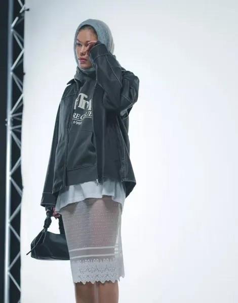 Черная куртка из искусственной кожи Topshop с застежкой-молнией по центру спереди