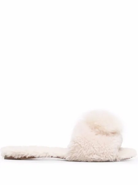 Aquazzura сандалии Foxy с помпоном, нейтральный цвет
