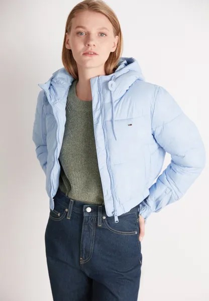 Куртка Tommy Jeans TJW ПУФФ С КАПЮШОНОМ, цвет chambray blue