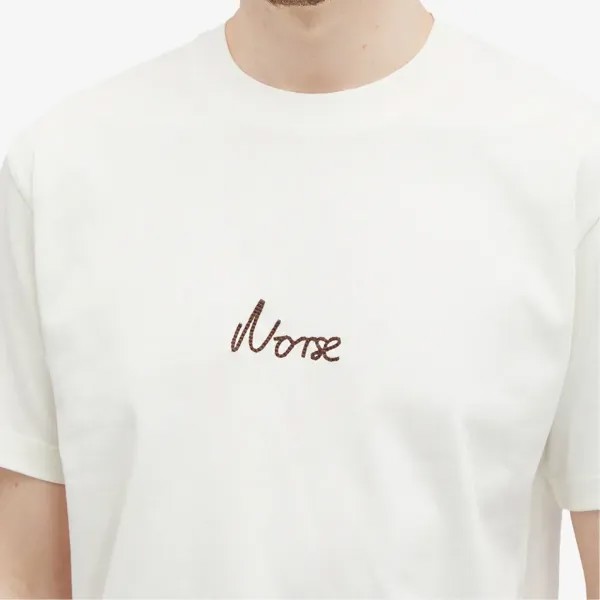 Norse Projects Футболка с логотипом Johnes Chain Stitch, экрю