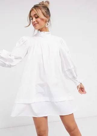Белое платье-рубашка мини с высоким воротом In The Style x Lorna Luxe-Белый
