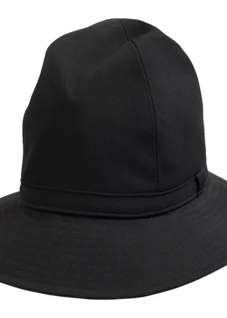 Черная шляпа из шерсти